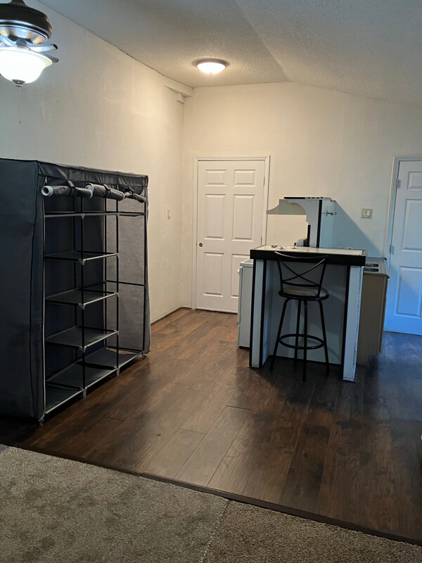 Building Photo - 720 Alexander St