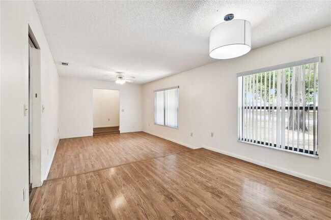 Building Photo - 1102 Shadowbrook Dr N