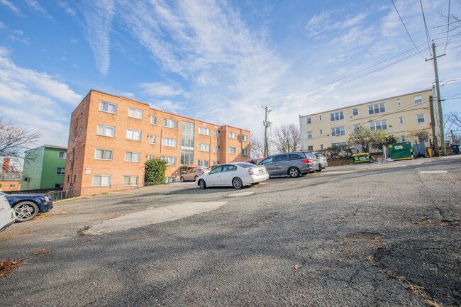 Building Photo - Lovely 2 BR/1 BA Apartment in Barry Farms!