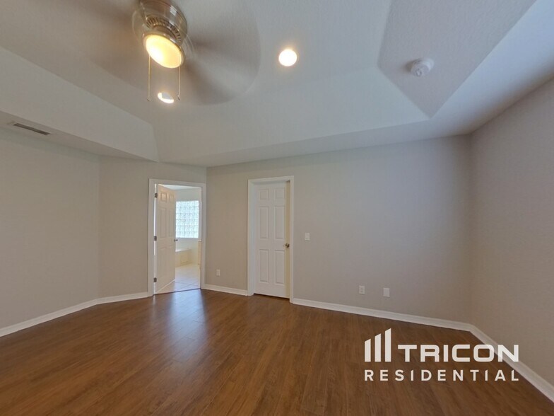 Building Photo - 1240 Fleetwood Dr NW