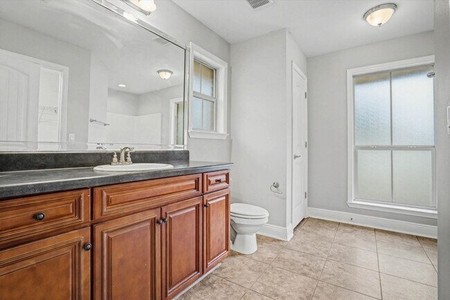 Building Photo - HEART OF DAPHNE!