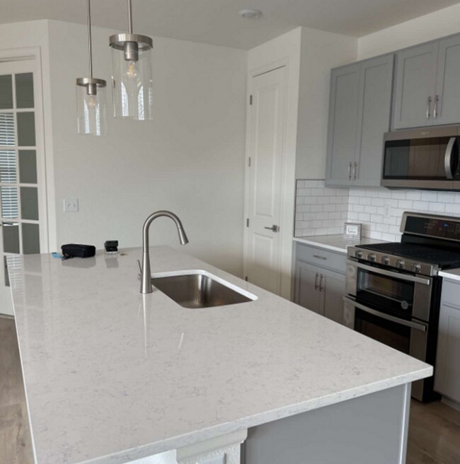 Building Photo - 450 Canadian Crossing Dr