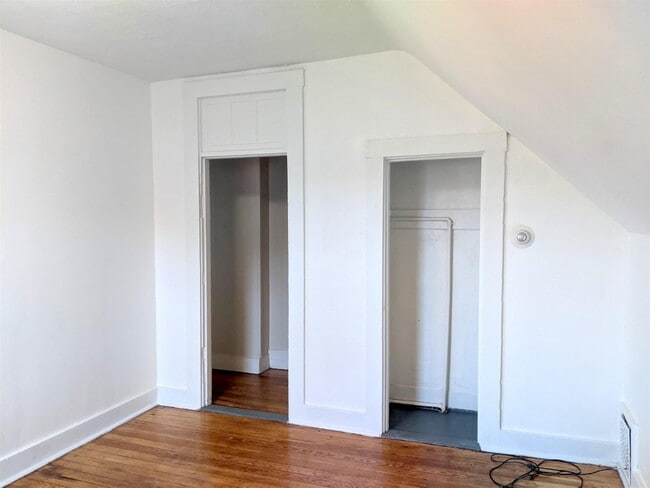 Building Photo - 102 Willow Ave