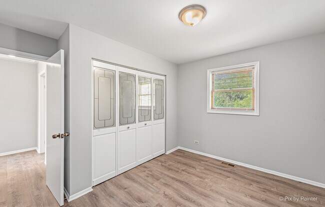 Building Photo - 548 N Hainesville Rd