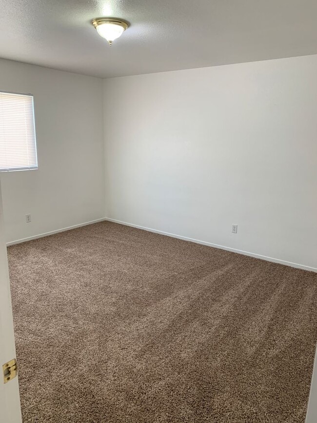 Building Photo - Beautiful 4 Bedroom 3 bath home in Merced!