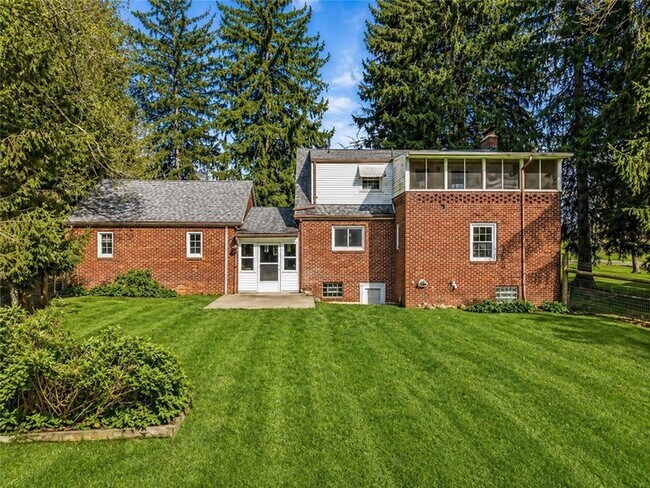 Building Photo - 1060 S Hermitage Rd