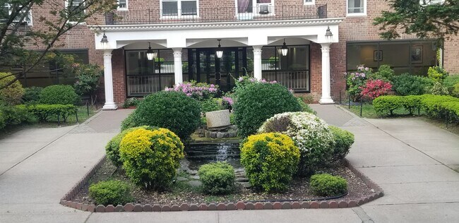 Building Photo - 10537 64th Ave