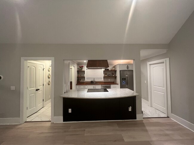 Building Photo - 40 Oak Forest Dr