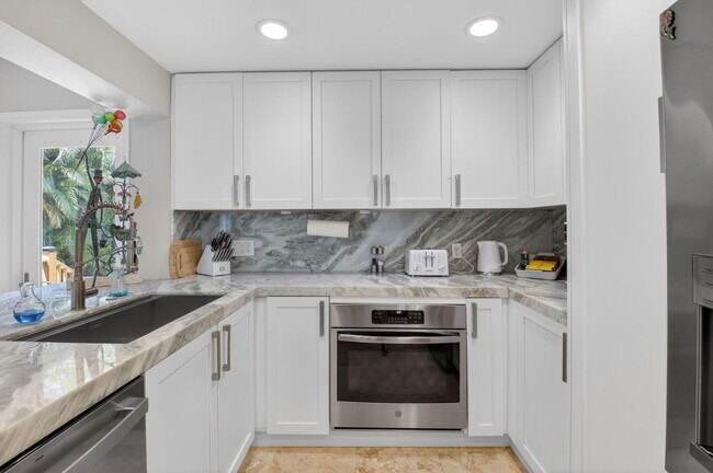 Building Photo - 122 Andrews Ave