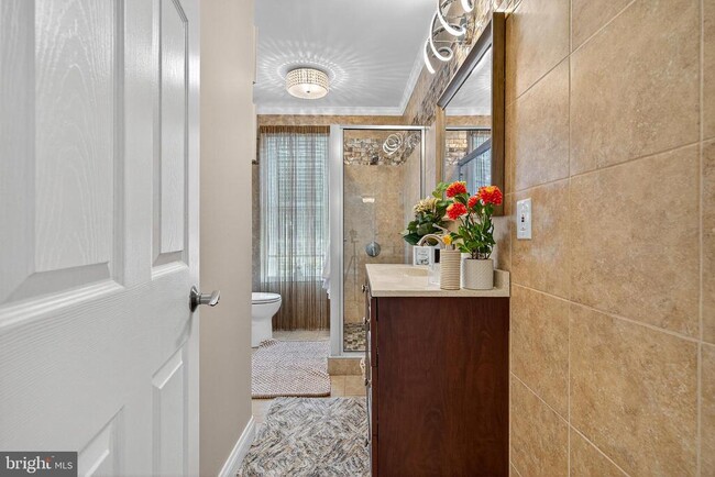 Building Photo - 426 Main St