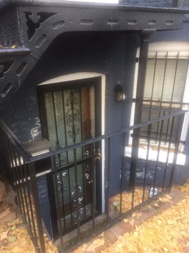 Building Photo - 1012 - Dunne