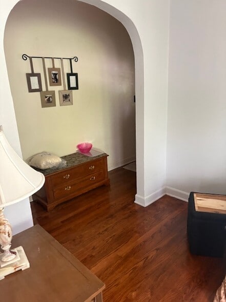 Building Photo - 610 Summit Ave