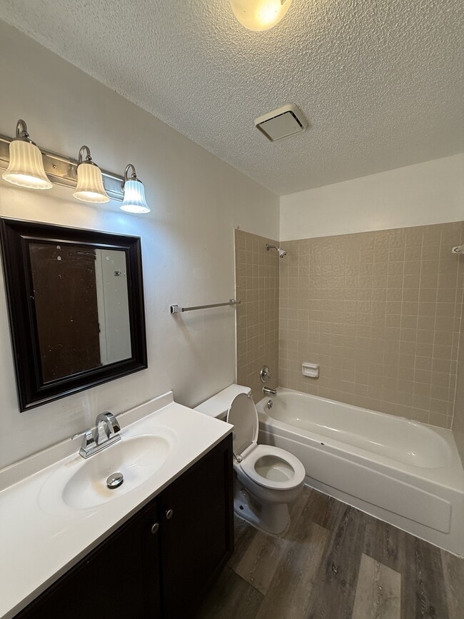 Building Photo - 1616 Rustic Dr