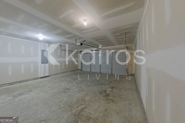 Building Photo - 633 Canal St