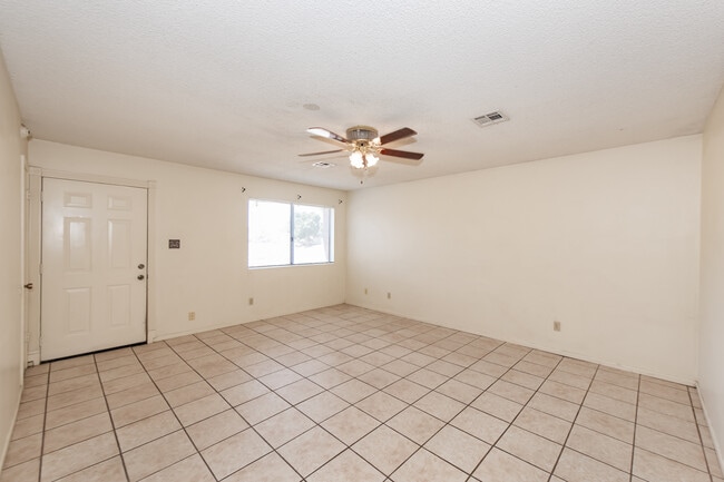 Building Photo - 4598 W 18th Ln