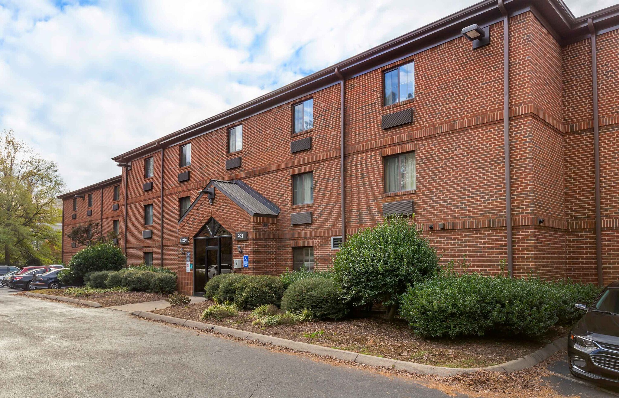 Building Photo - Furnished Studio-Raleigh - North Raleigh - Wake Towne Drive