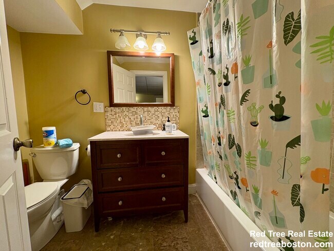 Building Photo - 184 St Paul St