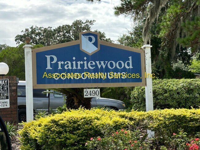 Building Photo - Attention Students! 1 bedroom- Near Shands & UF!  Look!