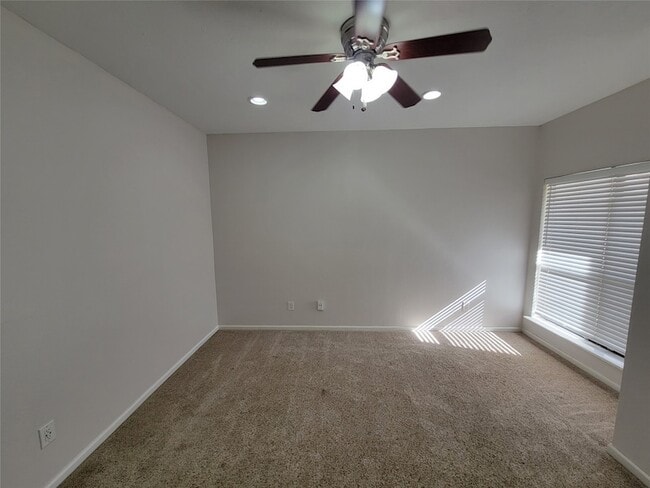 Building Photo - 2025 Augusta Dr