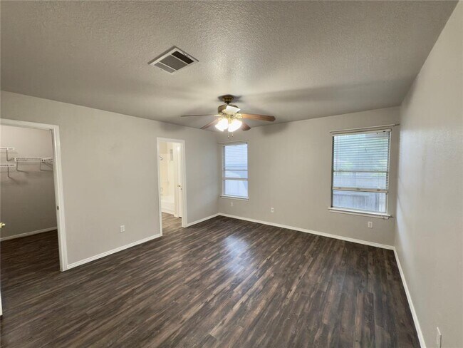 Building Photo - 1030 Moser River Dr