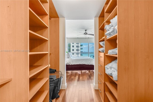 Building Photo - 1750 N Bayshore Dr