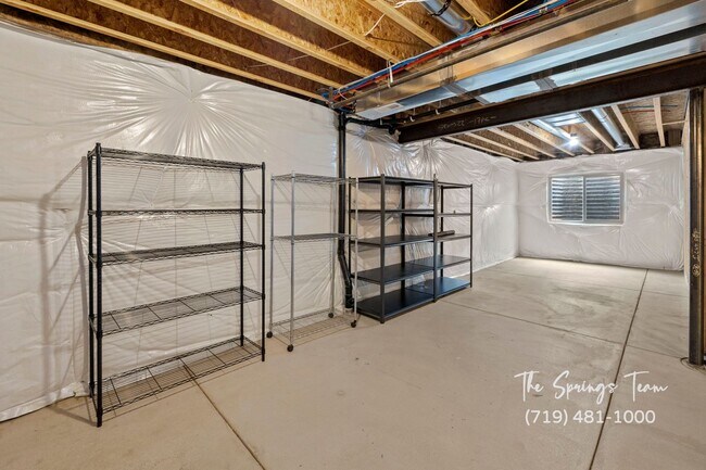 Building Photo - BEAUTIFUL 4BD + OFFICE MAIN-LEVEL LIVING H...