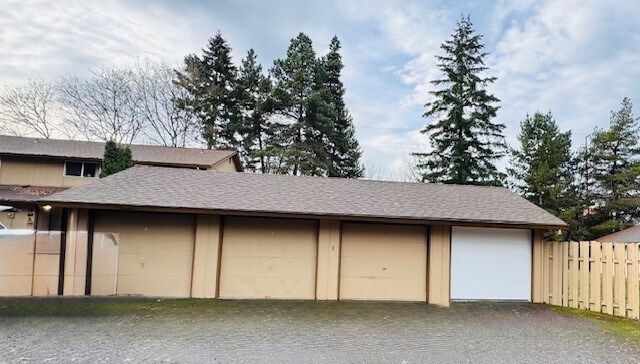 Building Photo - 3821 NW Chemult Pl