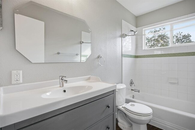 Building Photo - 6901 Bryn Mawr Dr