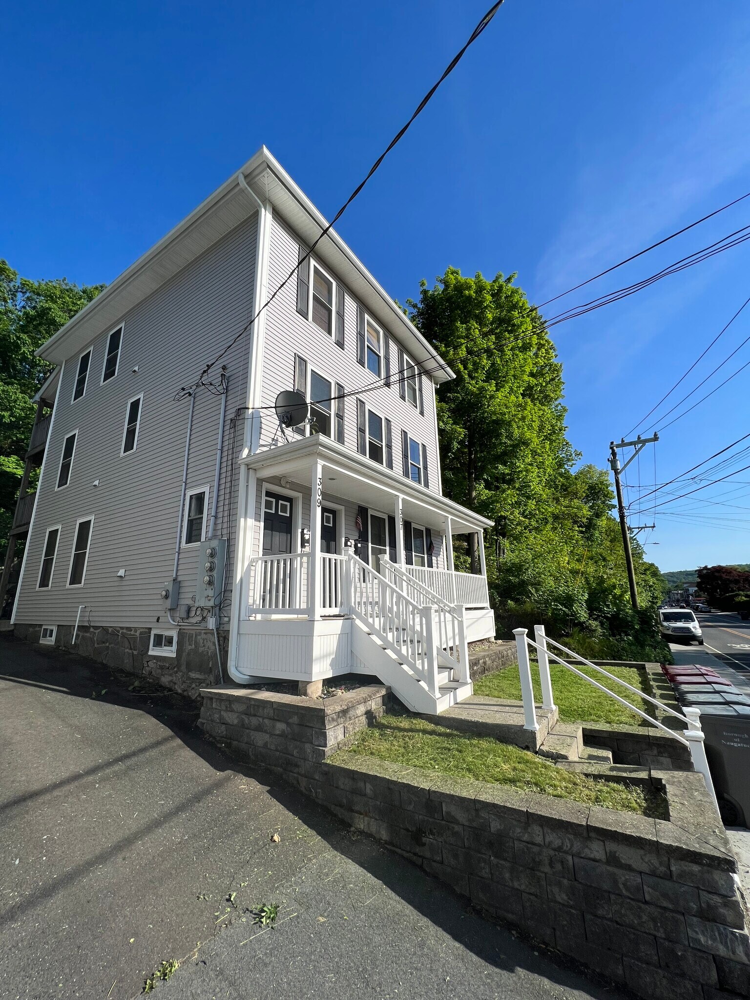 Building Photo - 307 N Main St