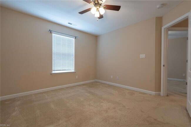 Building Photo - 302 Milton Ct