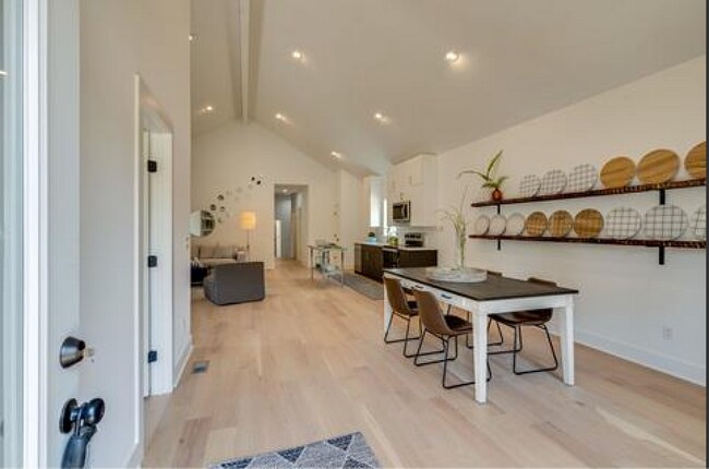 Building Photo - 2700 Morena St