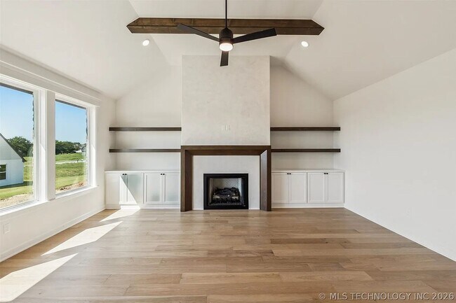 Building Photo - 5 Bed | 4 Bath House