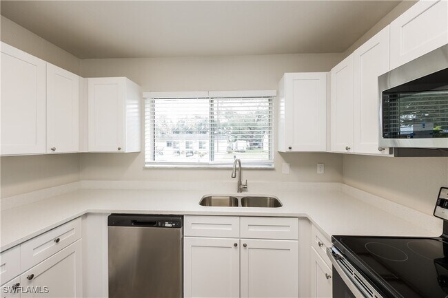 Building Photo - 4740 Escalante Dr