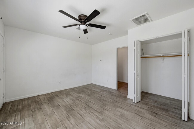 Building Photo - 907 N 22nd Pl
