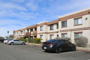 Building Photo - 2485 N Alvernon Way