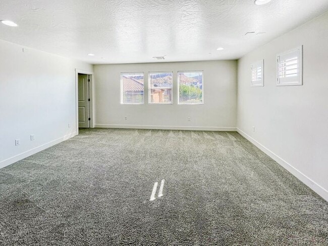 Building Photo - 3298 E Crimson Ridge Dr