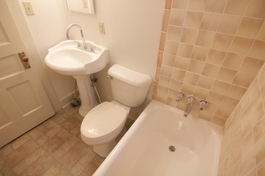 Building Photo - 201 Franklin Ave