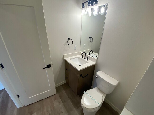 Building Photo - 2-Bedroom, 1-Bath Home in North Portland!