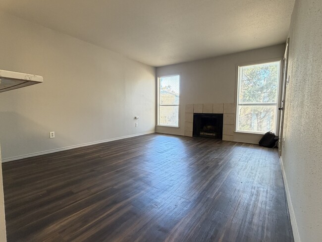 Building Photo - 10001 Westpark Dr