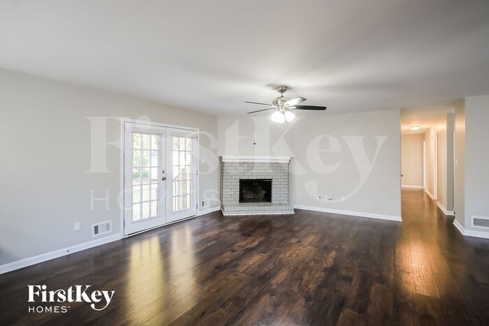 Building Photo - 61 Vanya Ln SE