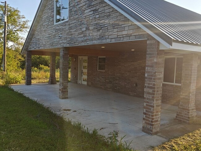 Primary Photo - 3 Bedroom Single Family Home in Pleasant Hope