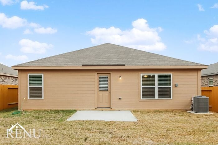 Building Photo - 10506 Sweetwater Creek Dr