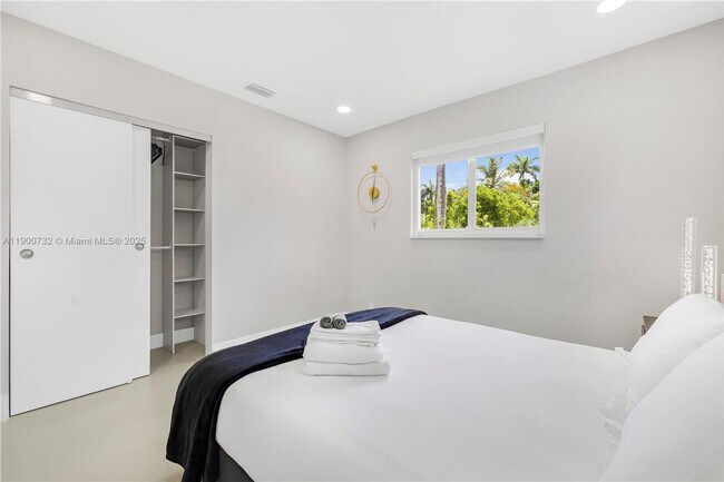 Building Photo - 1104 N 13th Terrace