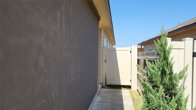 Building Photo - 152 Samuel Dr