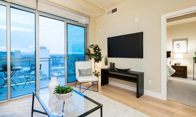 Building Photo - 2001 Lincoln St