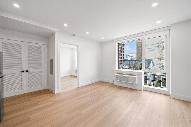 Building Photo - 337 Johnston Ave