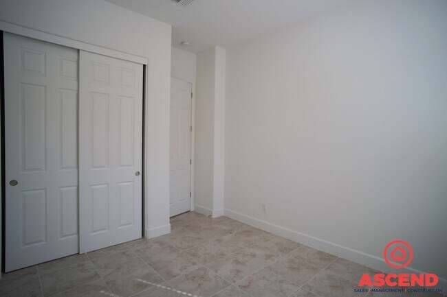 Building Photo - 8904 Costa Blanca Dr