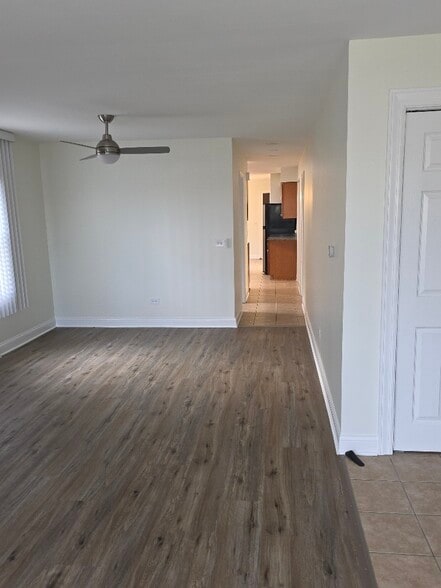 Building Photo - 826 E Capri Dr