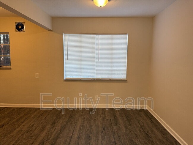 Building Photo - 115 Waverly Ave