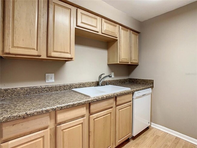 Building Photo - 9115 Tudor Dr